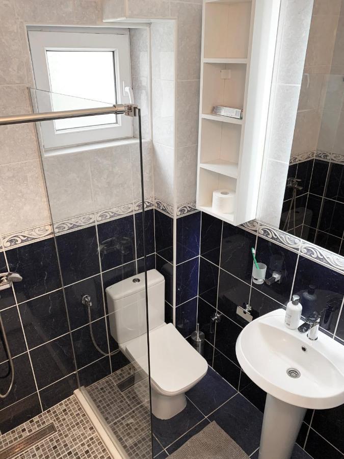 Laurel Apartments Бар Экстерьер фото