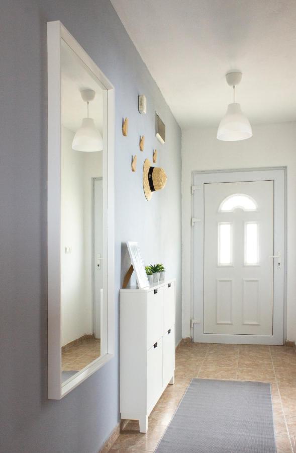 Laurel Apartments Бар Экстерьер фото