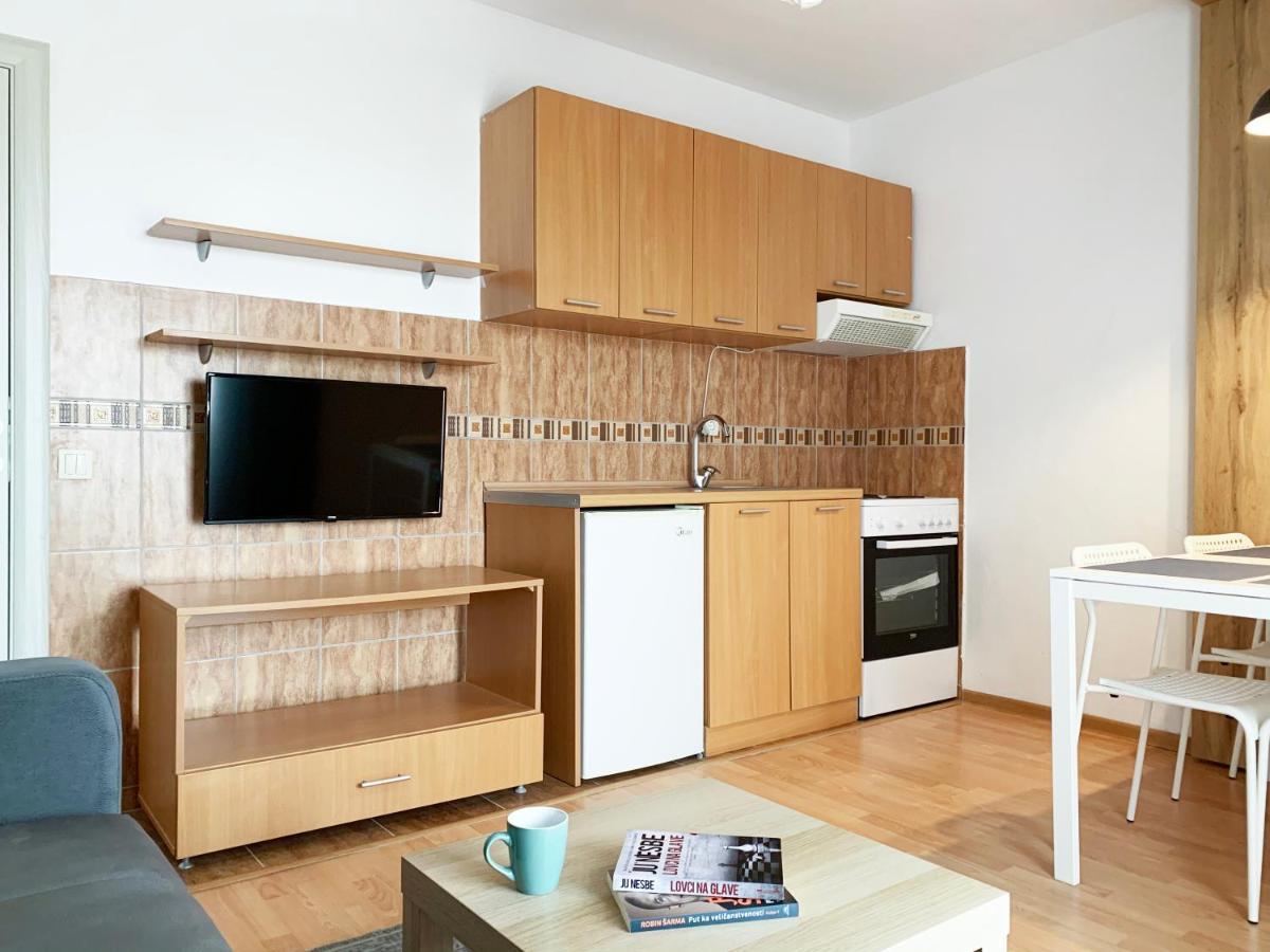 Laurel Apartments Бар Экстерьер фото
