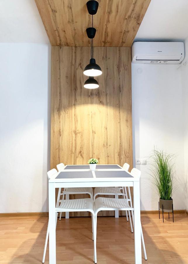 Laurel Apartments Бар Экстерьер фото