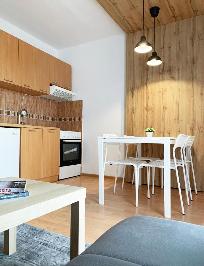 Laurel Apartments Бар Экстерьер фото