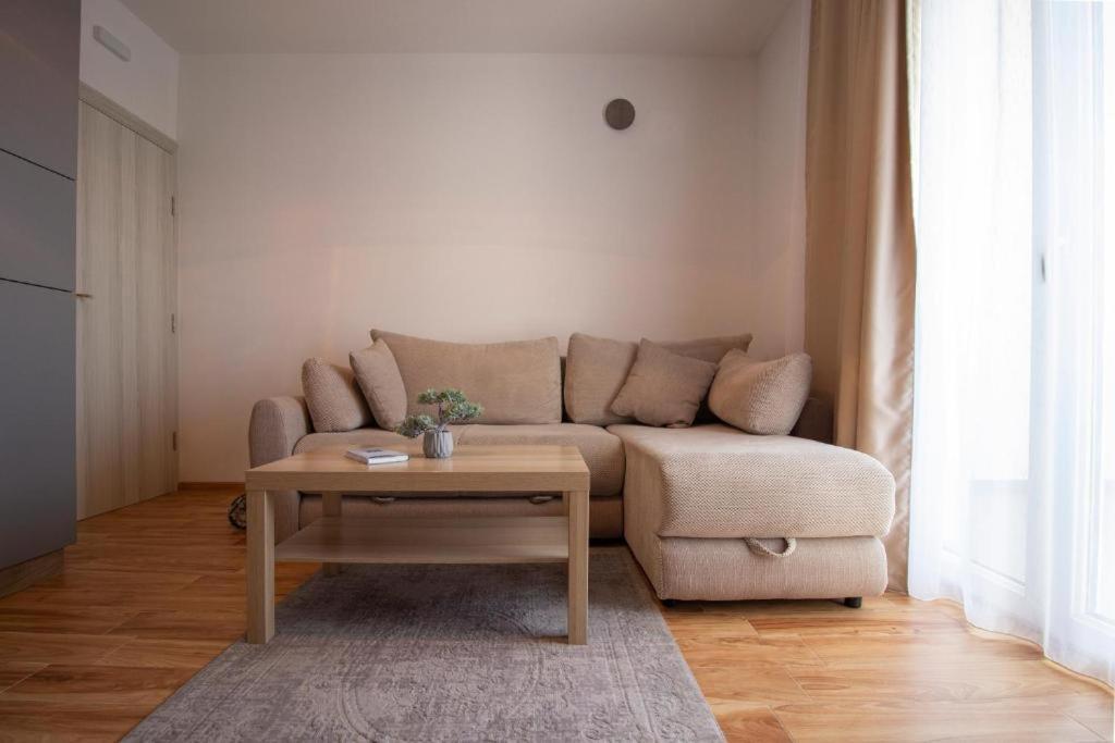 Laurel Apartments Бар Экстерьер фото